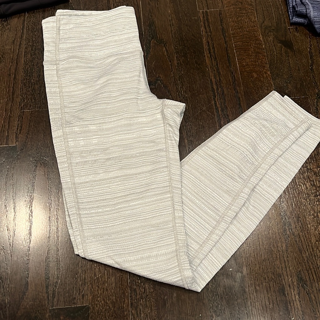 Athleta White/Gray Pattern Legging